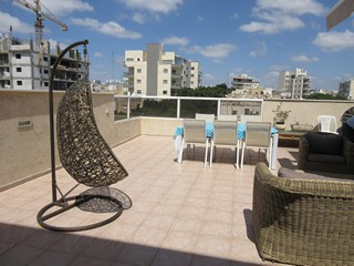  / 4br - 200m2 - # 2107, FOR RENT BEAUTIFULLY FURNISHED PENTHOUSE NICE BUILDING (Rambam Hill - Givatayim)