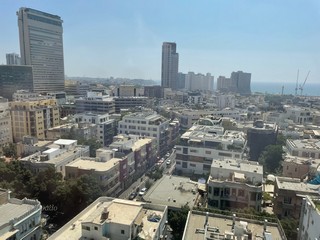 TEL AVIV ROTHSCHILD QUARTER / Luxury tower, doorman